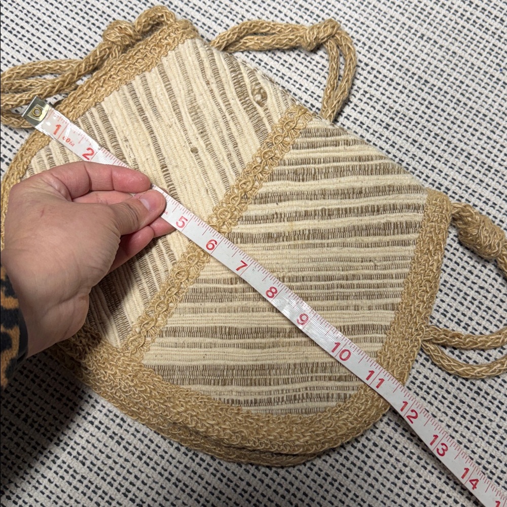 Stylish Tan and Cream Woven natural Shoulder Bag - Picture 7 of 8